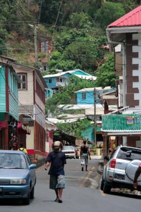 Une rue du centre ville à Anse La Raye.
