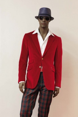 Inspiration show business avec cette série de vestes en velours palatine rouge ou violet, créées pour les Rolling Stones.